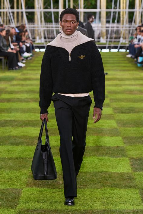 Louis Vuitton Spring 2025 Menswear
https://www.vogue.com/fashion-shows/spring-2025-menswear/louis-vuitton/slideshow/collection#17 Vuitton Outfit, Paris Fashion Week Men, Classy Outfits Men, Men Fashion Show, Spring 2025, Moda Paris, Mens Fashion Inspiration, Street Fashion Men Streetwear, Mens Fashion Suits