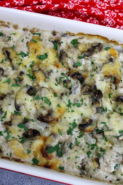 Cheesy Potato Mushroom Casserole Potato And Mushroom Bake, Potatoes And Mushrooms, Potato Casseroles, Delicious Entrees, Potato Mushroom, Mushroom Casserole, Cheesy Potato, Sprinkle Salt, Vegetable Dish