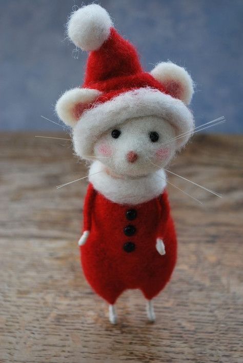 Christmas Needle Felting Ideas, Needle Felt Christmas, Needle Felted Mice, Felted Mice, Felt Christmas Tree Decorations, Needle Felted Ornaments, Christmas Mice, Needle Felting Diy, Wool Felt Projects