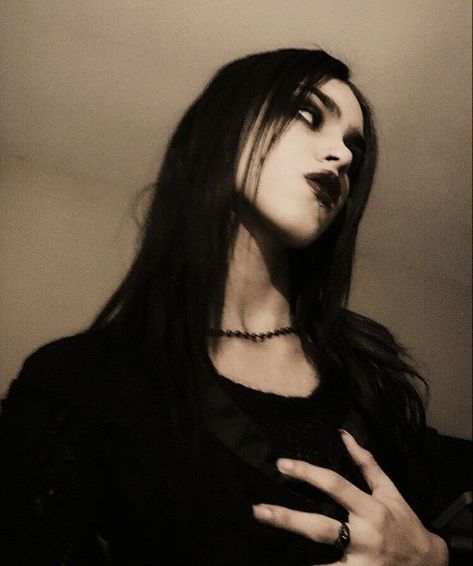 Goth Outfit Ideas, Goth Subculture, Alt Girls, Dark Grunge, Dark Feminine Aesthetic, Goth Aesthetic, Aesthetic Women, Grunge Makeup, Gothic Girls