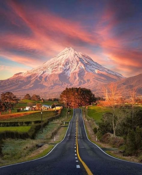 Inspo For Instagram, Mount Taranaki, New Zealand Flag, Nz Travel, Photos For Instagram, New Zealand Landscape, Queenstown New Zealand, Wellington New Zealand, Scenic Photos