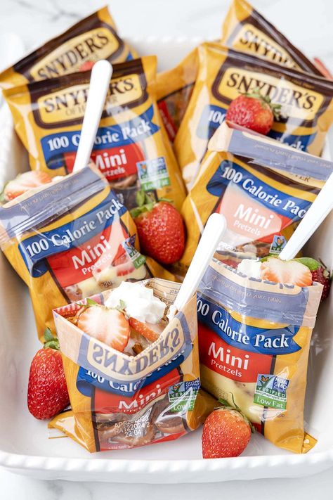 Walking Strawberry Pretzel Salad in a bag Strawberry Pretzel Dessert In A Bag, Desserts In A Bag, Walking Pretzel Strawberry Salad, Walking Pretzel Salad, Walking Foods In A Bag, Walking Food In A Bag, Walking Snacks In A Bag, Walking Dessert In A Bag, Walking Recipes