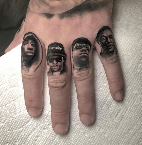 Rapper fingers, 2Pac, Eazy-E, Biggie & Dr. Dre. Tattoos by Veronique Imbo, an artist at Loveless Tattoo in Montreal, Canada. 2pac Tattoos, Tupac Tattoo, Hop Tattoo, Hip Hop Tattoo, Herren Hand Tattoos, Best Tattoo Ever, Gangsta Tattoos, Omerta Tattoo, Tattoo Templates