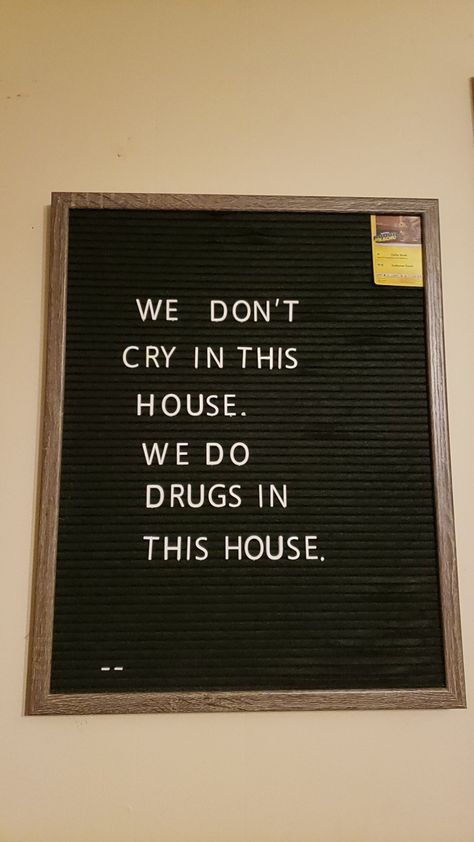 Cute Message Board Ideas, Letter Bored Ideas, Letter Board Quotes College Dorm, Funny Quotes To Put On Letter Board, Quotes For Felt Letter Board, Letterboard Signs Funny, Letterboard Aesthetic, Letterboard Ideas Funny, Funny Felt Board Quotes