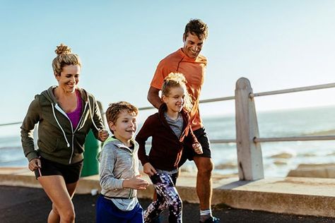 Family Fitness Challenge: Tips and Ideas Family Fitness Challenge, Monday Workout, Best Fitness Tracker, Family Wellness, Conditioning Workouts, Getting Back In Shape, Family Fitness, Personal Fitness, Fit Couples