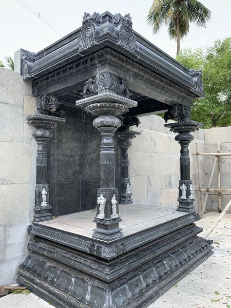 Stone mandapa Interior Pillars, Hanuman Temple, Puja Mandir, Cement Work, Ganpati Decoration At Home, Indian Temple Architecture, Indian House, Mandir Design, Ancient Indian Architecture