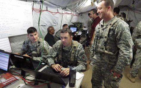 US Army Cyber Protection Brigade soldiers responding to a simulated cyber attack on the 1st Brigade Combat Team, 82nd Airborne Division, during its rotation at the Fort Polk, Louisiana, Joint Readiness Training Center. The military needs more network defenders, as well as people with skills that could be used offensively. Army Boot Camp, Army Tent, Fridge Photos, Army Ranks, Army Reserve, Army Humor, Credit Card App, Army National Guard, Army Pics