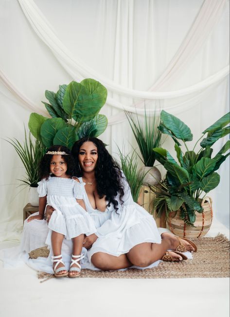 Boho photoshoot Mommy And Son Photoshoot, Black Influencers, Twinning Outfits, Mama And Daughter, Mommy And Mini, Mommy And Me Photoshoot, Son Photoshoot, Mini Photoshoot, Photoshoot Spring