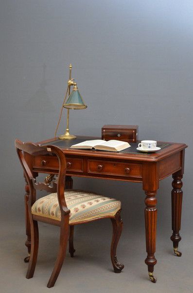 OnlineGalleries.com - Early Victorian Writing Table in Mahogany Victorian Study Table, Writing Table Ideas, Vintage Study Table, Small Dining Room Wall Decor, Dining Room Ideas Farmhouse, Table Chairs Design, Victorian Writing Desk, Antique Office Furniture, Victorian Writing