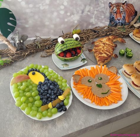 Safari Party Foods, Animal Themed Food, Kids Birthday Food, Jungle Theme Birthday Party, Jungle Thema, Animal Theme Birthday, Wild Birthday Party, Jungle Theme Birthday, Jungle Birthday Party