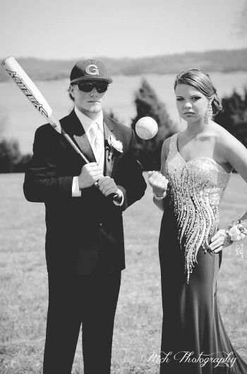 Great if your date is into baseball Prom Photo Poses, Rich Photography, Formal Pictures, Baseball Couples, Couple Prom, Baby Shower Mum, Prom Pictures Couples, Prom Picture Poses, Prom Picture