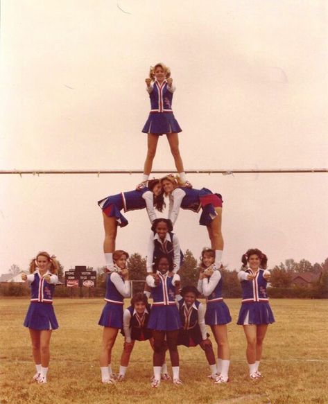 Cheerleading Formations, Cheer Pyramids, Cheerleading Pyramid, Group Yoga Poses, Cheer Dance Routines, Cheer Routines, Farrah Fawcet, Allstar Cheerleading, Cheerleading Stunt