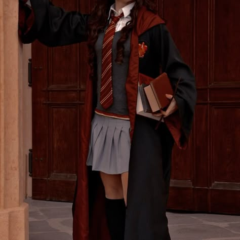 Robes Aesthetic, Gryffindor Aesthetics, Gryffindor Robes, Gryffindor Outfit Aesthetic, Quidditch Uniform, Harry Potter Uniform, Gryffindor Uniform, Gryffindor Outfit, Harry Potter Robes