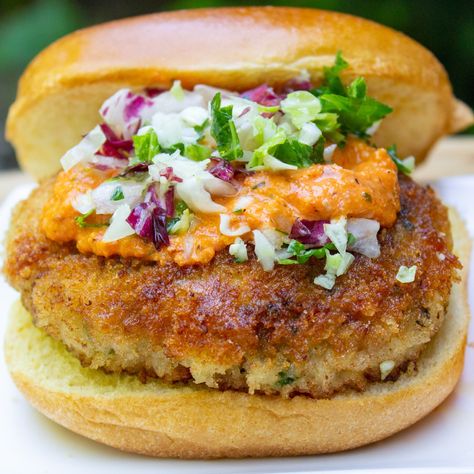 Crispy Chicken Burgers (With Ground Chicken) - Two Kooks In The Kitchen Crispy Ground Chicken Burgers, Breaded Ground Chicken Patties, Ground Chicken And Noodles Recipes, Fried Ground Chicken Patties, Minced Chicken Burger Recipe, Ground Chicken Patties Recipes, Breaded Chicken Burgers, Ground Chicken Burger Recipes, Chicken Burgers Ground