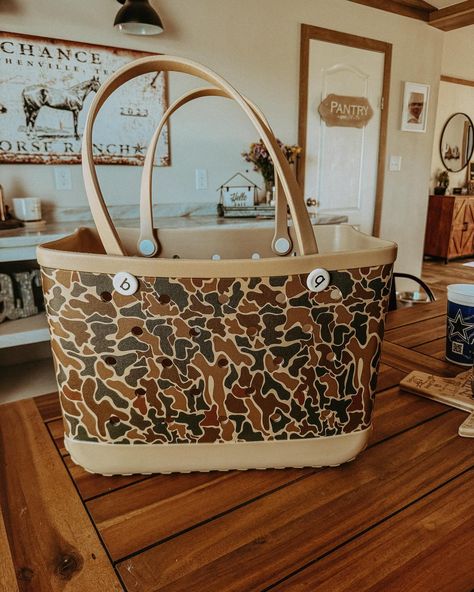 new mom bag unlocked 🔓 🤌🏼😍 Wersten Clothes, Moms Gift Ideas, Birthday Gift Ideas For Mom, Duck Hunting Outfit, Western Bags Purses, Western Bags, Preppy Accessories, Western Bag, Mom Bag