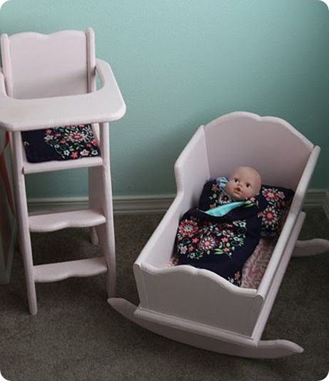 If I ever have girl children, we are making this adorable set. Wooden Doll Cradle, Baby Doll Cradle, Baby Doll Crib, Christmas Building, Baby Doll Furniture, Doll High Chair, Baby Doll Bed, Wood Things, Doll Cradle