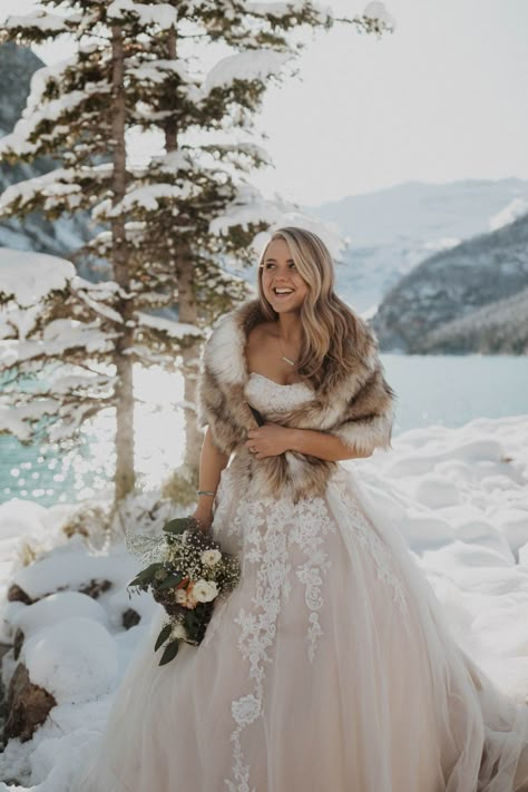 Winter Wedding Dress Inspiration, Weddings In The Snow, Winter Snow Elopement, Snowy Wedding Dress, Banff Winter Wedding, Outdoor Winter Wedding Dress, Winter Wedding Dress With Fur, Snow Wedding Ideas, Elopement Canada