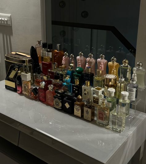 Luxury Perfume Collection, Perfume Table, Perfume Collection Aesthetic, Perfume Collection Display, Perfume Aesthetic, Collection Aesthetic, Perfume Display, Fragrances Perfume Woman, Perfume Collection Fragrance