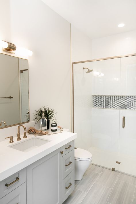 American Style Bathroom Design, Guest Bathroom Shower Only, Small Modern Bathrooms With Showers, Guest Bathroom Flooring, Main Floor Bathroom Ideas, Secondary Bathroom Remodel, Guest Full Bathroom Ideas, Spa Like Guest Bathroom, Guest Shower Bathroom