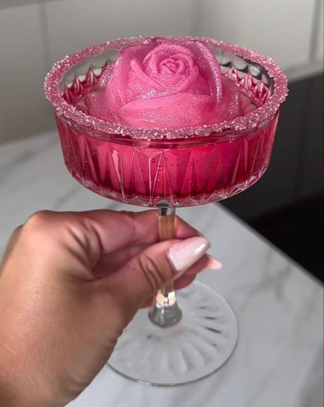 Pink Color Cocktails, Cute Pink Cocktails, Pink Cocktail Ideas, Mani Core, Cocktails Girls Night, Galentines Cocktails, Cute Cocktails, Wellness Foods, Barbie Night