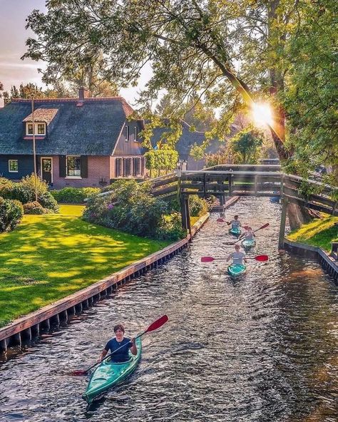 Earth Glory on X: "Giethoorn https://t.co/PLHwIDMShS" / X Giethoorn Netherlands, Travel Questions, Netherlands Travel, Best Flights, Beauty Guide, Enjoy Nature, Other Countries, Stonehenge, Sardinia