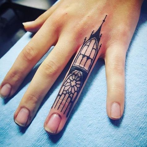 118 Impressive Architecture Tattoo Designs,instagram.com. <a href='https://br.pinterest.com/pin/564287028298282985/'>Via Pinterest</a> Tato Maori, Tato Minimal, Tattoo Wedding Rings, Kunst Tattoos, Finger Tattoo Designs, Tattoo Trend, Muster Tattoos, Disney Tattoo, Architecture Tattoo