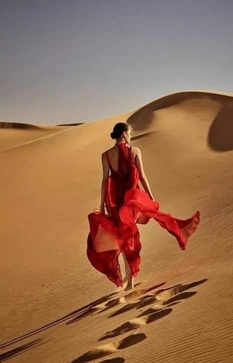 No matter how long the storm takes the  sun always shines in the cloud. Desert Fashion Photography, Desert Photoshoot Ideas, Sand Dunes Photoshoot, Desert Outfit, Desert Pictures, Dubai Safari, Desert Photoshoot, Desert Photography, Desert Fashion