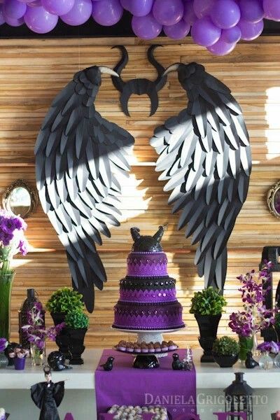 Malificent Bday Cake, Maleficent Door Decorations, Maleficent Birthday Party Ideas, Maleficent Themed Party, Malificent Bday Party, Maleficent Decorations, Maleficent Quinceanera Theme, Disney Villains Decorations, Maleficent Party Decorations