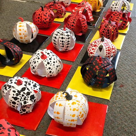 No photo description available. Yayoi Kusama Art Lesson For Kindergarten, Pumpkin Art Lesson Elementary, Yayoi Kusama Pumpkin Art Lesson For Kids, Kusama Art Projects For Kids, Yayoi Kusama Art Lesson For Kids, Craft With Paper, Yayoi Kusama Art, Yayoi Kusama Pumpkin, 3d Art Projects