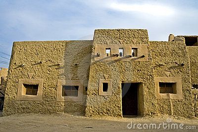 Mud brick house Mud Brick House, Mud Brick, Alternative Homes, Siwa Oasis, Aztec Empire, Mud House, Mayan Cities, A Place To Call Home, Western Desert