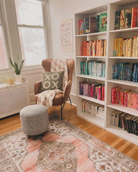 25 Cozy And Serene Reading Room Ideas You Need To See Bedroom With Reading Chair, Home Office Reading Corner, Office And Reading Room Ideas, Small Reading Room Ideas, Book Reading Area, Cozy Library Room Ideas, Day Room Ideas, Cozy Library Room, Reading Room Office