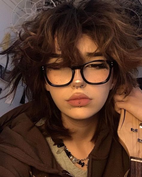 @mariyacerg on instagram Yuprntae Hair, Teenage Hair, Puffy Hair, People References, Vtuber Model, Short Grunge Hair, Hair Inspiration Short, Alternative Hair, Fluffy Hair