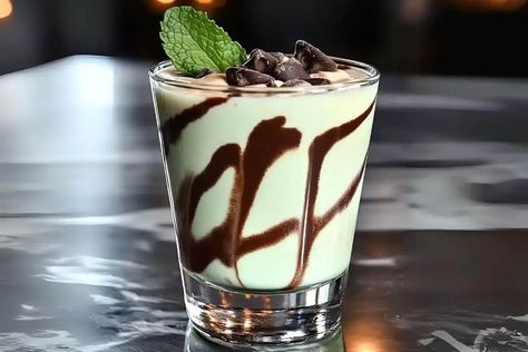 The Mint Chocolate Chip Shot is a decadent dessert-inspired shooter that combines the refreshing coolness of mint with the rich flavors of chocolate. It's a Mint Drink Recipe, Mint Chocolate Candy, Alcoholic Treats, Mint Drink, Mint Cocktails, Blended Drinks, Chocolate Liqueur, Mint Chocolate Chip, Frozen Treat