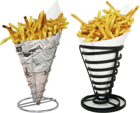 Fries Presentation, Belgian Fries, Restaurant Plates, Crochet Applique Patterns Free, Curly Fries, Party Food Buffet, Presentation Ideas, Paper Cones, French Fry