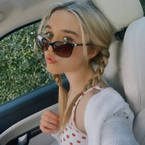 Jenna Davis, Blonde Hair Girl, Small Braids, Celebrity Pictures, Cute Photos, Square Sunglasses Women, Girl Hairstyles, Youtubers, Blonde Hair