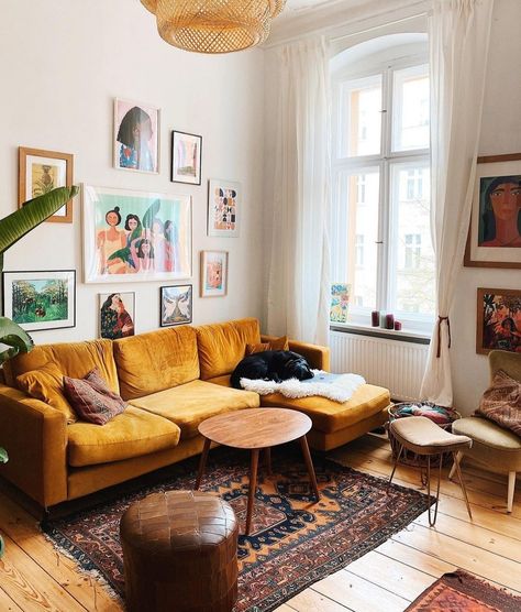 Vintage Yellow Couch Living Room, Yellow Couch Aesthetic, Yellow Sofa Living Room, Living Room With Yellow Accents, Mustard Couch, Yellow Sofa Living Room Ideas, Yellow Couch Living Room Ideas, Yellow Couch, Vintage Couch