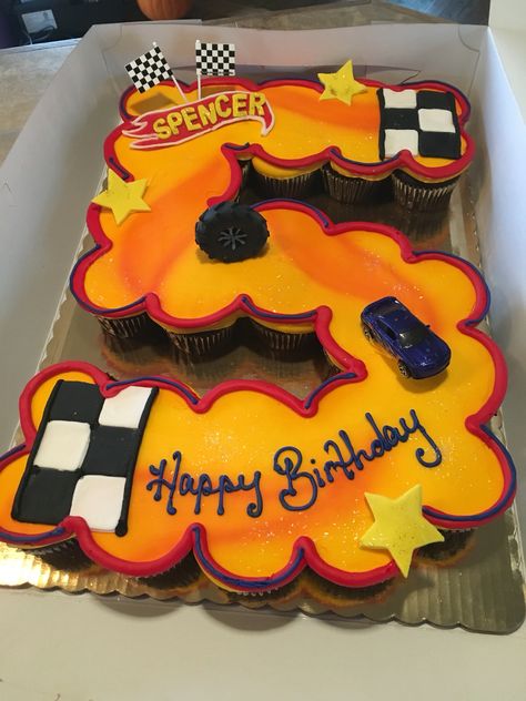 Hot wheels cupcake cake Hot Wheels Cupcakes, Birthday Cake Boys, Hot Wheels Themed Birthday Party, Joshua 5, Bolo Hot Wheels, Nascar Party, Hot Wheels Cake, Hotwheels Birthday Party, Baby Meals