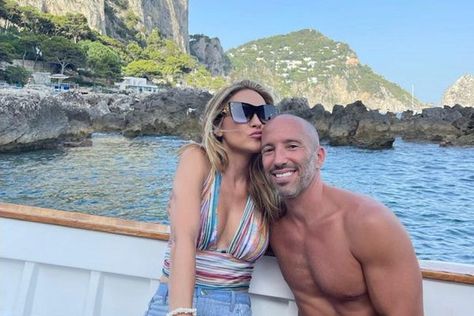 Jason Oppenheim, Dwts Pros, Chrishell Stause, Instagram Photo Dump, Selling Sunset, Prettiest Celebrities, Justin Hartley, New Romance, House Keeping