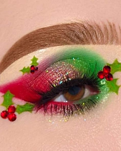 Christmas Makeup Looks Simple, Christmas Eyeliner, Creative Christmas Makeup, Eyeliner Creative, Simple Christmas Makeup, Makeup Looks Christmas, Grinch Makeup, Reindeer Makeup, Makeup Looks Winter