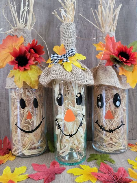 Scarecrow Wine Bottle DIY - K & F Design Wine Bottle Pumpkin Faces, Pumpkin Wine Bottle Craft, Diy Xmas Wine Bottle Decor, Crafts With Wine Bottles Diy, Scarecrow Bottle Crafts, Halloween Wine Bottle Crafts Diy, Scarecrow Wine Bottle Crafts Diy, Thanksgiving Bottle Decorations, Fall Wine Bottle Decor