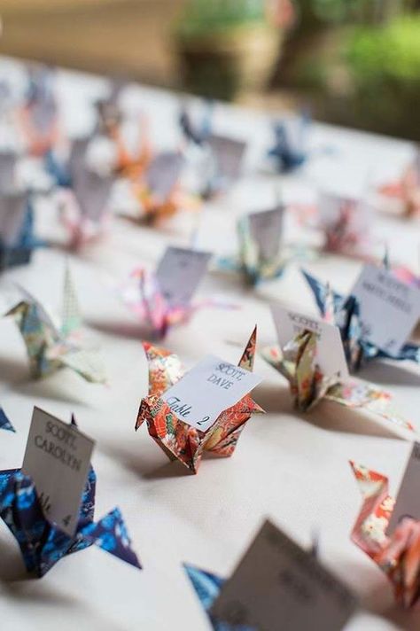 Paper Crane Wedding, Origami Wedding Invitations, Origami Birds, Japan Wedding, Origami Wedding, Wedding Reception Seating, Tafel Decor, Seating Ideas, Japanese Wedding