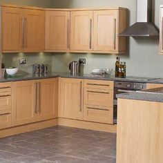 Floor and wall colour Beech Wood Cabinets, Veneer Kitchen Cabinets, Kitchen Cabinets Simple, Wood Veneer Kitchen, Small Kitchen Decoration Ideas, Beech Kitchen Cabinets, Veneer Kitchen, Beech Kitchen, Shaker Kitchen Doors