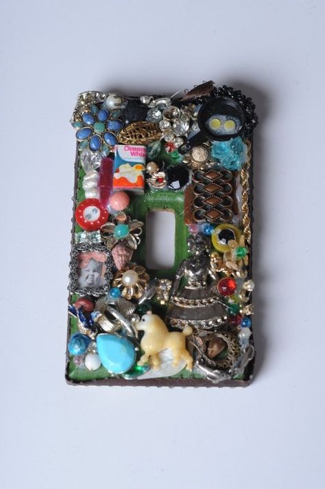 Upcycled Toys, Light Switch Art, Childhood Bedroom, Oddities Decor, Old Jewelry Crafts, Tramp Art, Jewelry Mirror, Light Switch Plate, Found Objects