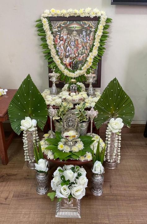 Vratham Decoration, Mandir Decoration, Ganesh Chaturthi Decoration, Home Flower Decor, Janmashtami Decoration, Diy Floral Decor, Ganapati Decoration, Flower Garland Wedding, Diwali Decorations At Home