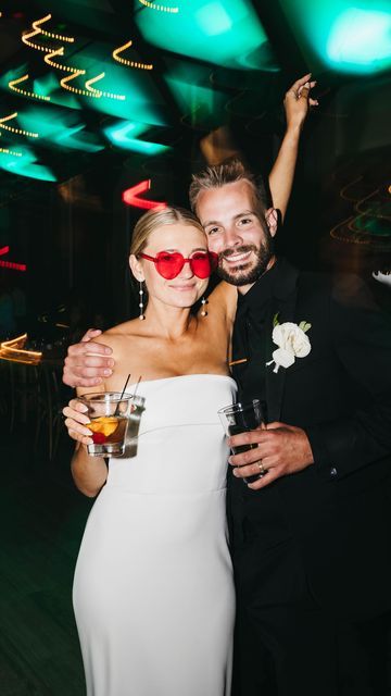 Amazon Glasses, Wedding Guests Photos, Open Dance, Las Vegas Wedding Photography, First Dance Photos, Wedding Reception Lighting, Dance Floor Wedding, Vogue Wedding, Pro Tip