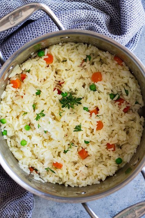 How To Cook Pilau, Brown Rice Pilaf Recipe, Reheat Rice, Peas And Carrots Recipe, Vegetable Rice Pilaf, Pilaf Rice, Portuguese Recipe, Easy Rice Pilaf, Vegetables Dinner