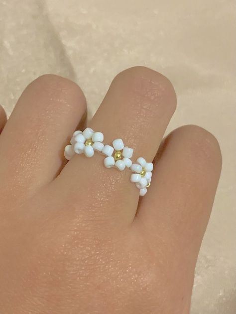 Seed Bead Daisy Chain, Bead Daisy Chain, Diy Bead Earrings, Seed Bead Daisy, Beaded Flower Ring, Ring Macrame, Bead Daisy, Macrame Ring, Diy Wire Jewelry Rings