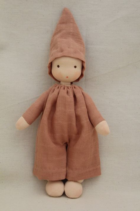 Diy Waldorf Toys, Waldorf Doll Tutorial, Waldorf Dolls Clothes, Waldorf Crafts, Textiles Projects, Art Dolls Cloth, Waldorf Toys, Waldorf Doll, Waldorf Dolls