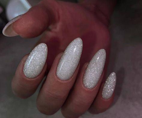 White Glittery Almond Nails, White Nye Nails, Nye Nails Almond Shape, White Sparkly Acrylic Nails, New Years Eve Nails Ideas Sparkle, White Sparkly Nails, White Sparkle Nails, Sparkly Nail Designs, Sparkly Acrylic Nails