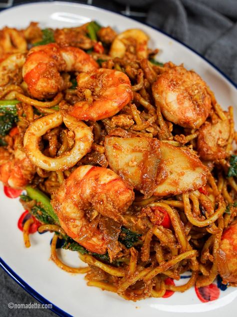 Seafood With Noodles, Malaysian Noodles Recipes, Mee Goreng Recipe, Singapore Cuisine, Malay Cuisine, Malay Recipes, Singapore Hawker, Seafood Noodles, Masakan Melayu